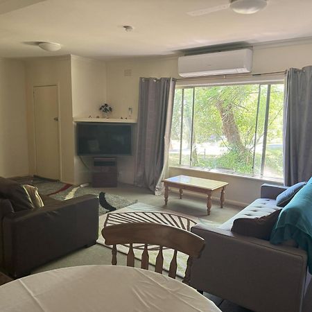 Ovensview On Riverside Bright Bagian luar foto