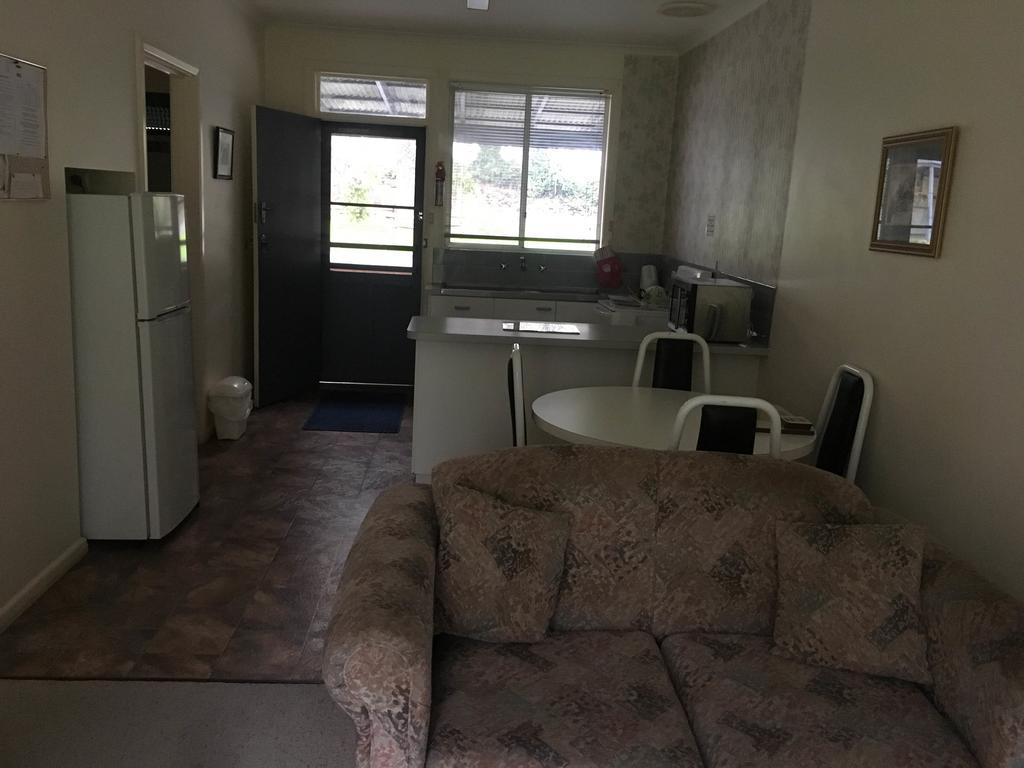 Ovensview On Riverside Bright Bagian luar foto