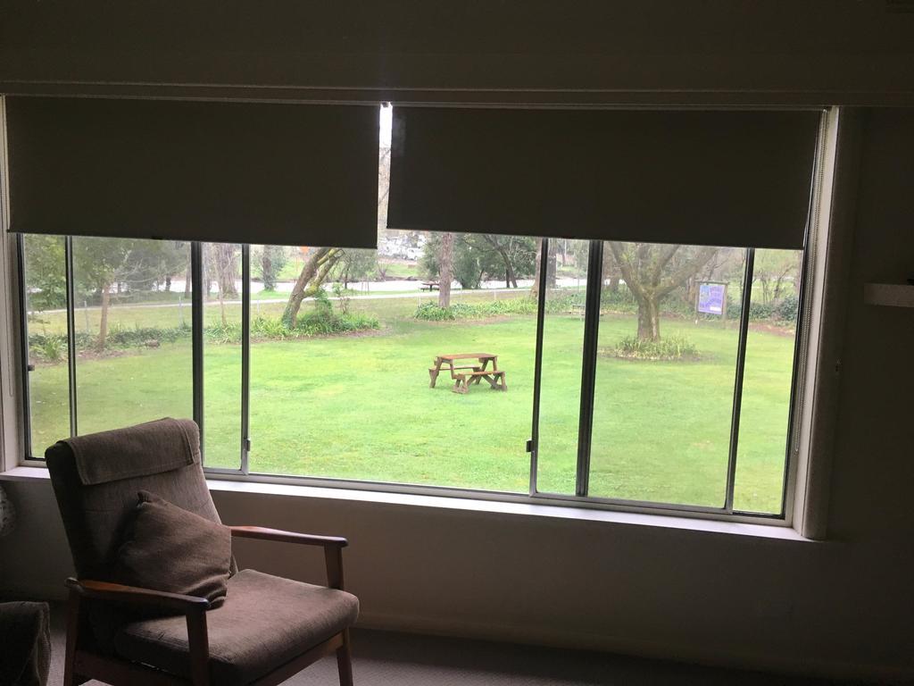 Ovensview On Riverside Bright Bagian luar foto