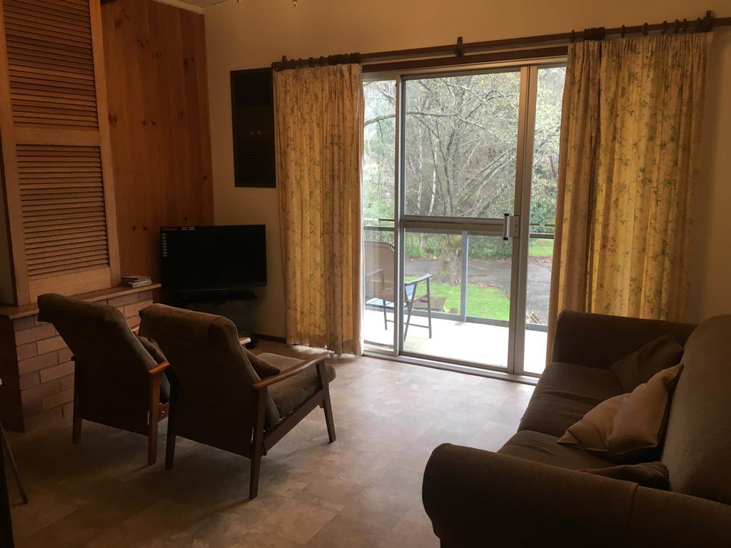 Ovensview On Riverside Bright Bagian luar foto